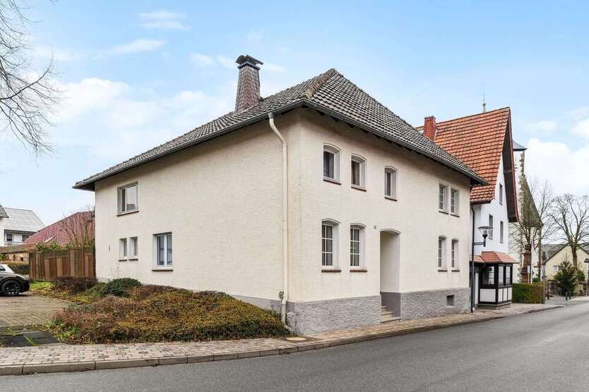 Haus zum Kaufen in Bad Driburg Dringenberg 149.000 € 220 m²