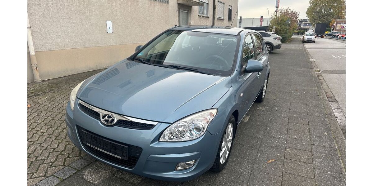 Hyundai i30 227.000 km 2.499 € Paderborn 33100