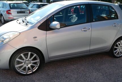 Toyota Yaris 150.000 km 3.999 € Paderborn 33100