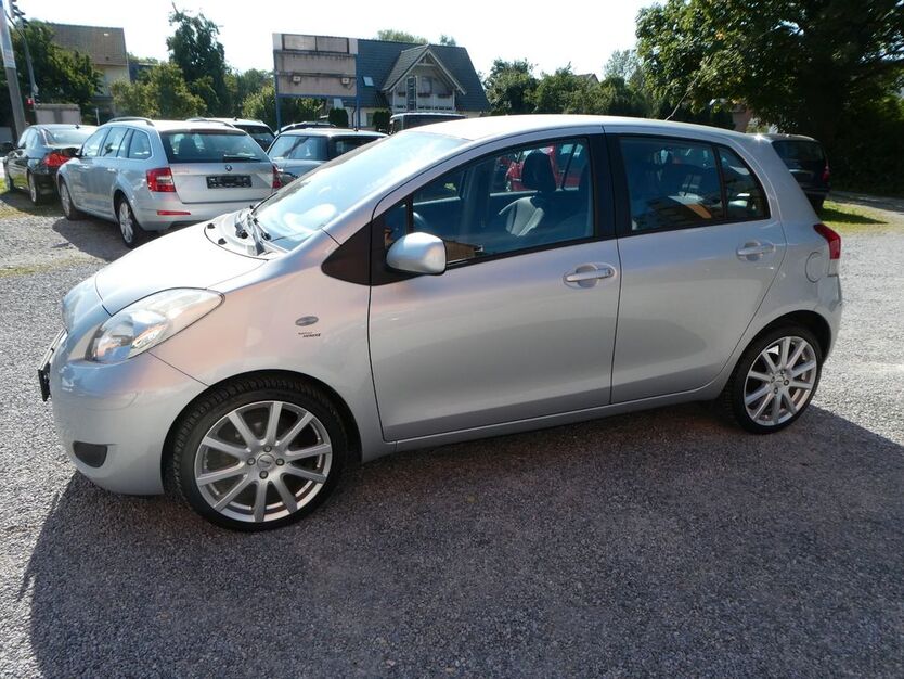 Toyota Yaris 150.000 km 3.999 € Paderborn 33100
