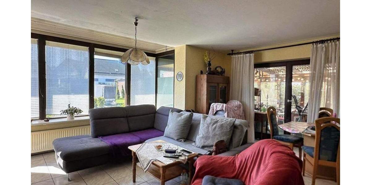 Erdgeschosswohnung mit Wintergarten im 2-Familienhaus- ruhige Wohnlage 2 zimmer