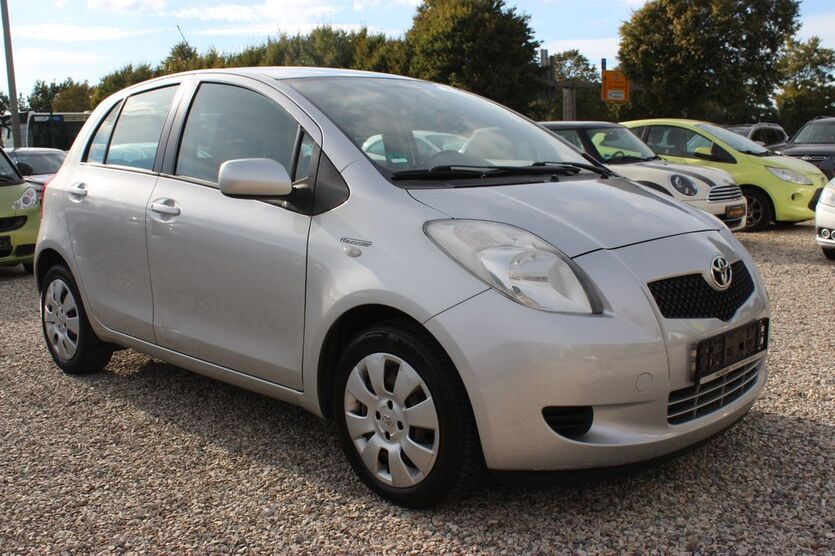 Toyota Yaris 204.290 km 2.850 € Paderborn 33106