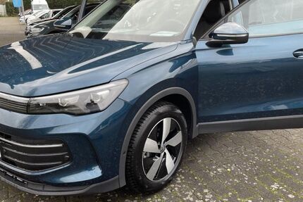 VW Tiguan 2.998 km 43.950 &euro; Büren 33142