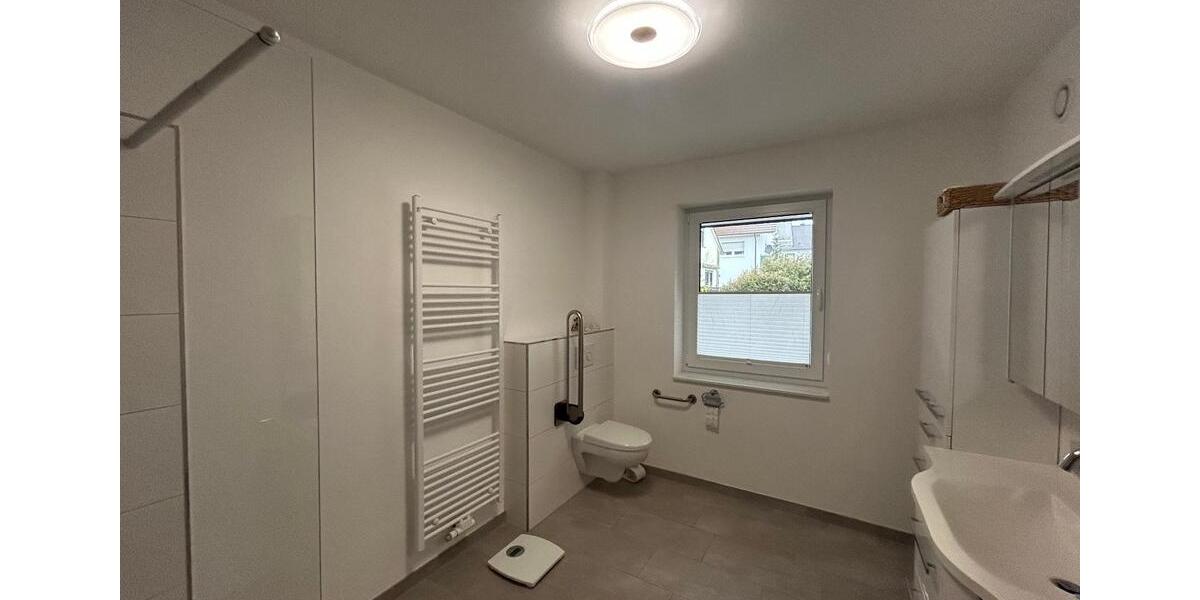 Erdgeschoßwohnung Bad Driburg - 3 Zimmer, 83 m&sup2;, 990&euro; | Angebot:25180528