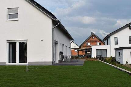 Haus Brakel - 4 Zimmer, 130 m&sup2;, 399.000&euro; | Angebot:25800577