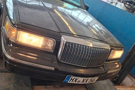 Lincoln Town Car 197.894 km 8.800 &euro; Peckelsheim 34439