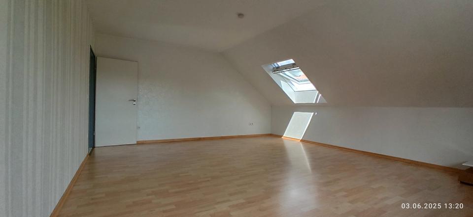 Dachgeschoßwohnung Altenbeken - 3 Zimmer, 112 m&sup2;, 730&euro; | Angebot:26462906