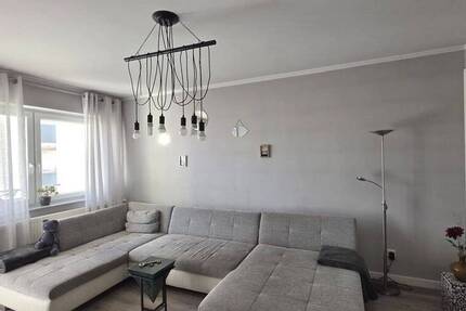 Charmante 3-Zimmer-Wohnung mit Loggia & Garage in Schloß Neuhaus