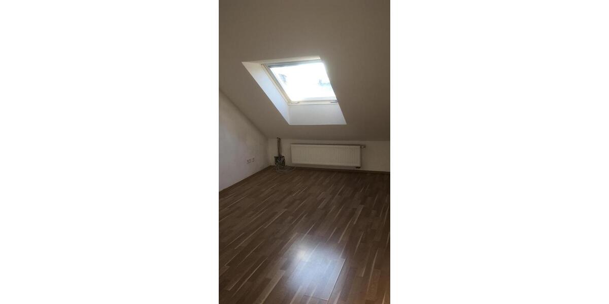 Dachgeschoßwohnung Detmold - 1 Zimmer, 27 m&sup2;, 300&euro; | Angebot:25395128