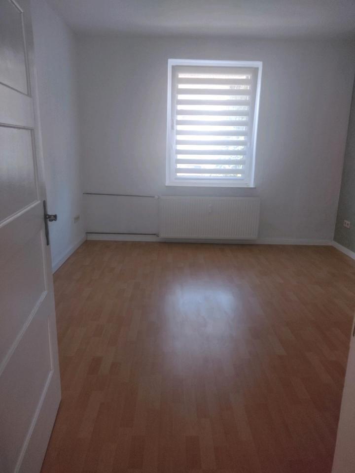 4 Zimmer Wohnung + Balkon & Wintergarten in Blomberg zu vermieten zimmer