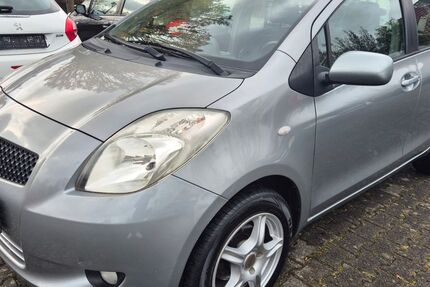 Toyota Yaris 79.000 km 3.999 € Detmold 32756