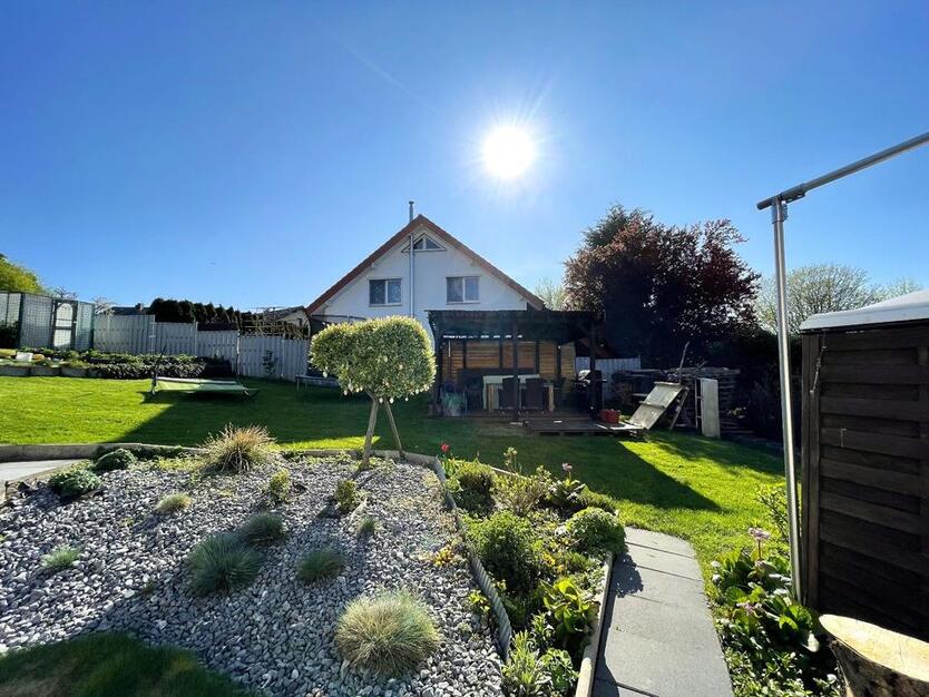 Haus mit großem Garten, Kamin & Einbauküche