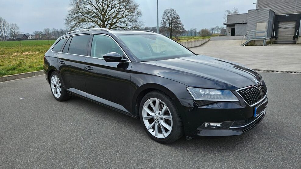 Skoda Superb 149.000 km 14.990 € Lage 32791