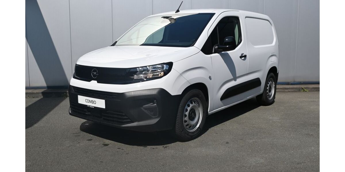 Opel Combo Electric 2.000 km 33.240 € Paderborn 33106