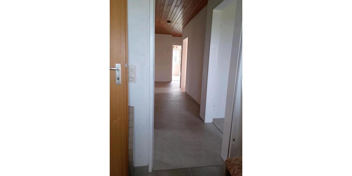 Dachgeschoßwohnung Borchen - 3 Zimmer, 75 m&sup2;, 570&euro; | Angebot:26413531