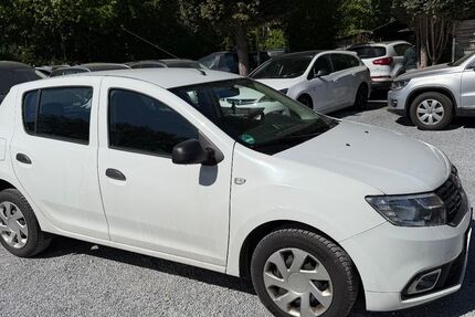Dacia Sandero 75.000 km 5.900 &euro; Detmold 32758
