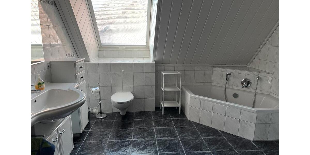 Dachgeschoßwohnung Geseke - 6 Zimmer, 180 m&sup2;, 890&euro; | Angebot:26461476