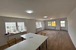 570 m² Warmhalle mit Büro-Sozialräumen und Stellplätzen zimmer