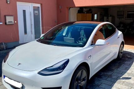 Tesla Model 3 111.200 km 20.999 € Warburg 34414