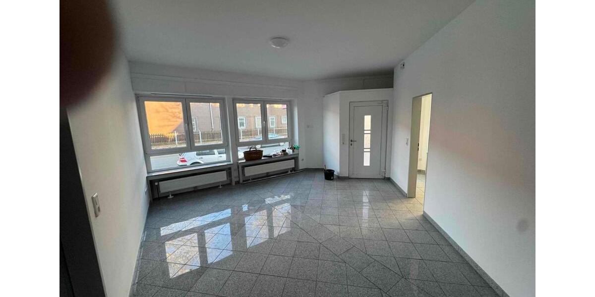 PB-Sennelager, 60 m2, EG - 3 ZK, umgebautes Ladenlokal 3 zimmer