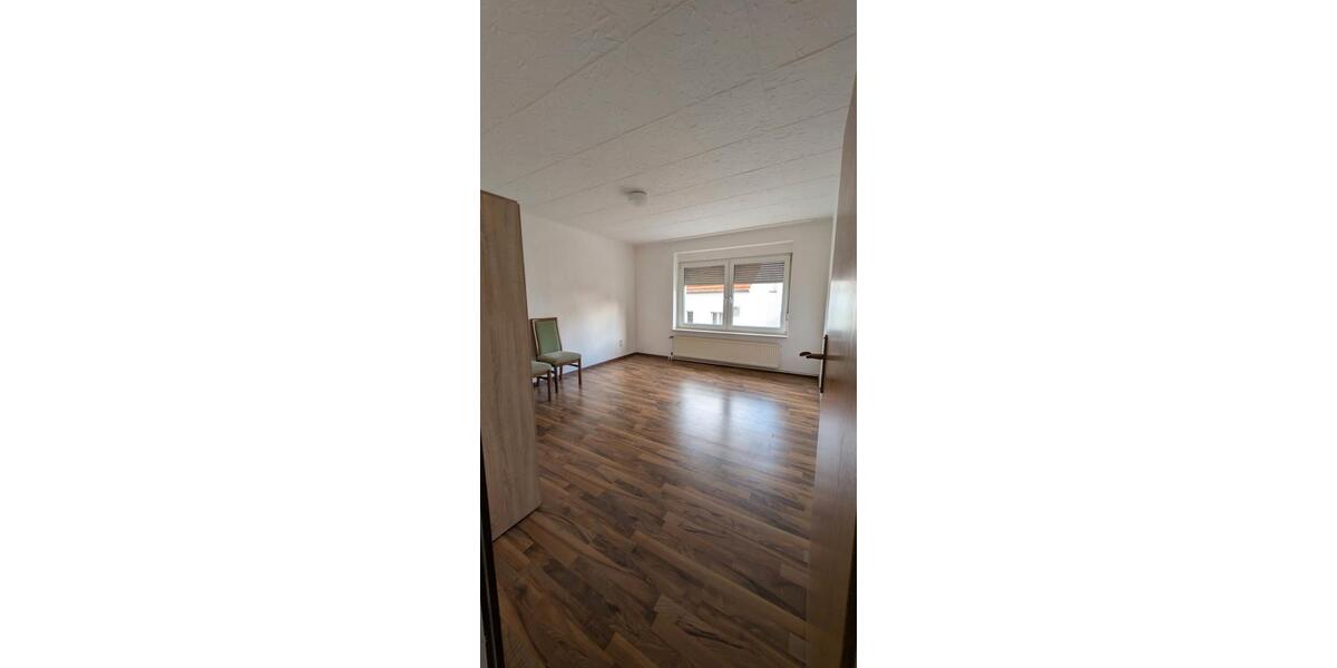 Etagenwohnung Steinheim - 5 Zimmer, 125 m&sup2;, 900&euro; | Angebot:27536573