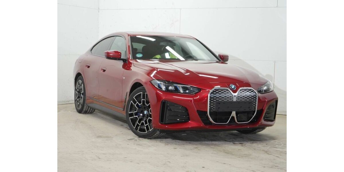 BMW i4 6.500 km 51.240 &euro; Paderborn 33100