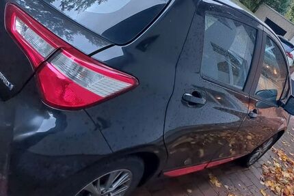 Toyota Yaris 148.000 km 10.500 € Paderborn 33102