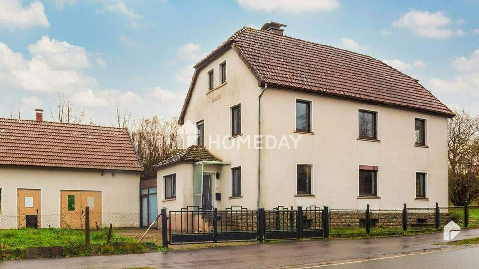 Charmantes Zweifamilienhaus mit großem Grundstück in ruhiger Lage 7 zimmer