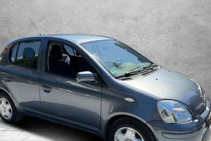 Toyota Yaris 92.000 km 2.499 &euro; Detmold 32758