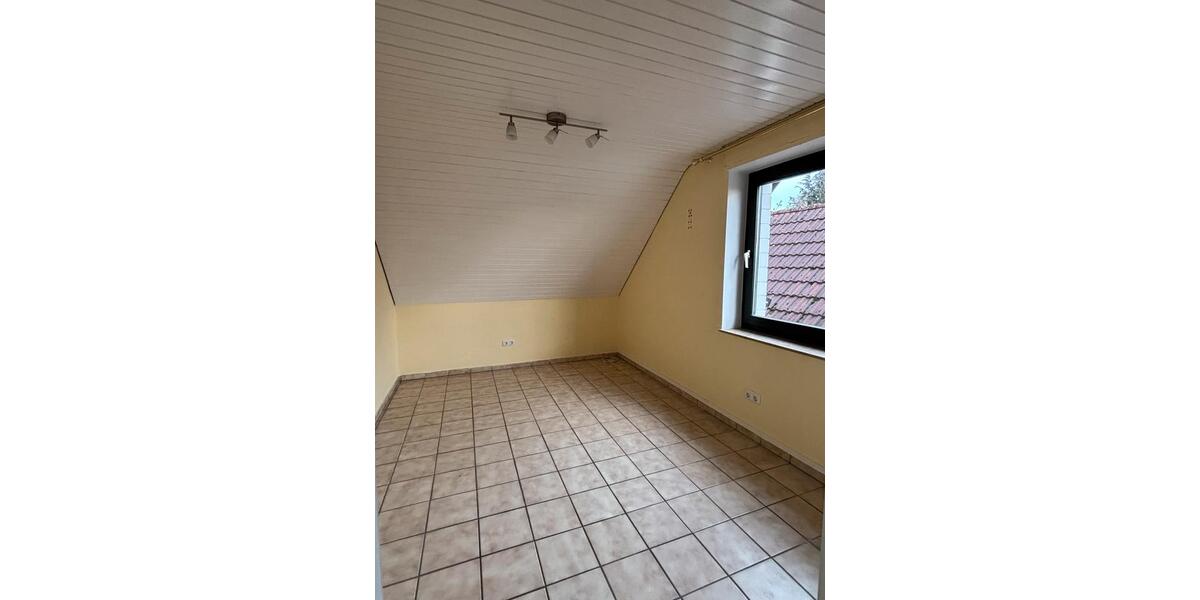 Dachgeschoßwohnung Delbrück - 4 Zimmer, 98 m&sup2;, 1.210&euro; | Angebot:27545422