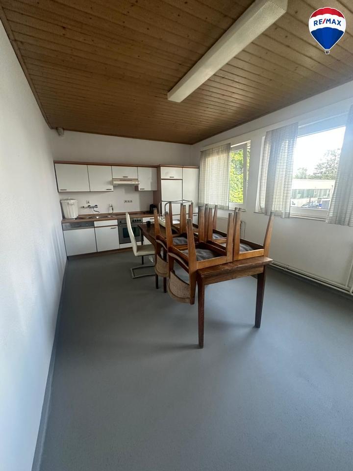 Frisch sanierte Gewerbehalle mit Büroflächen, Produktionsbereich & EinliegerWohnung zu vermieten!