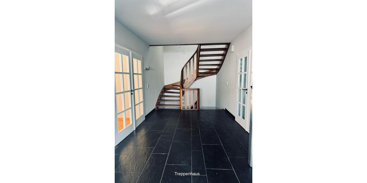 Einfamilienhaus Paderborn Elsen - 7 Zimmer, 260 m&sup2;, 2.250&euro; | Angebot:27618823