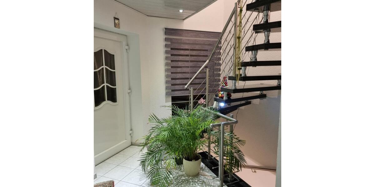 Doppelhaushälfte mit viel Platz & Garten 8 zimmer