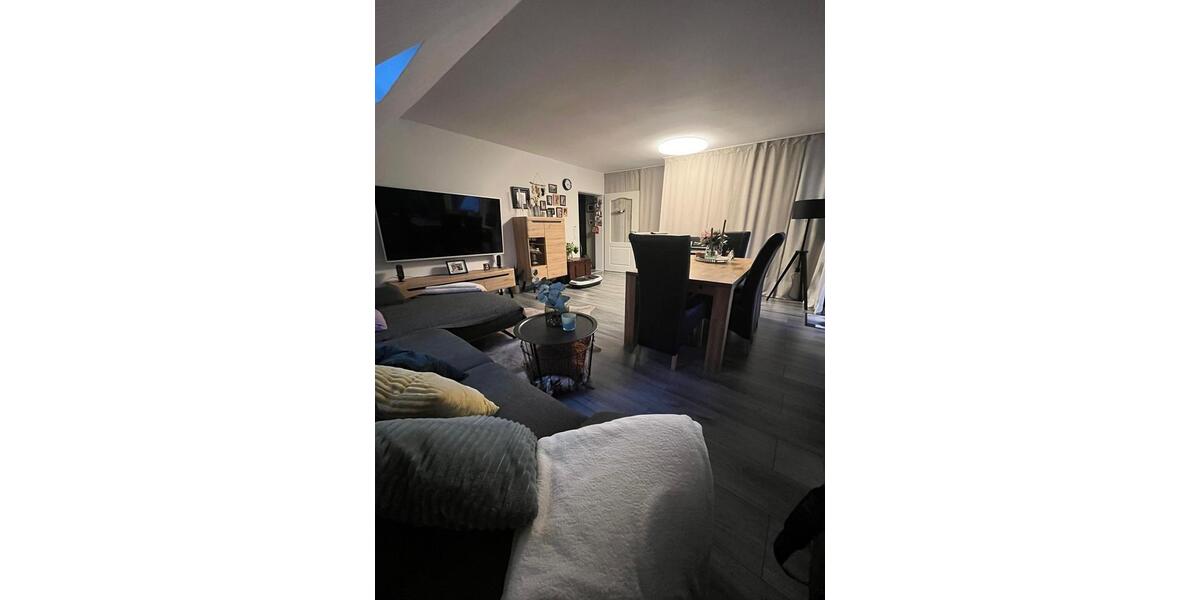Dachgeschoßwohnung Schlangen - 4 Zimmer, 120 m&sup2;, 850&euro; | Angebot:26405964