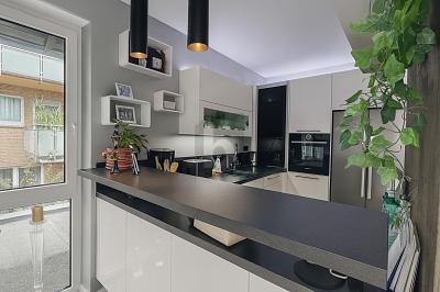 STILVOLLES WOHNERLEBNIS MIT PRIVATEM ZUGANG 4 zimmer