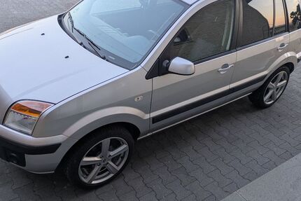 Ford Fusion 130.000 km 2.800 &euro; Geseke 59590