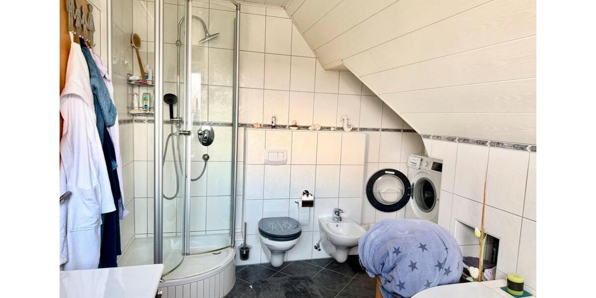 Dachgeschoßwohnung Horn-Bad Meinberg Bad Meinberg - 4 Zimmer, 124 m&sup2;, 900&euro; | Angebot:26670863