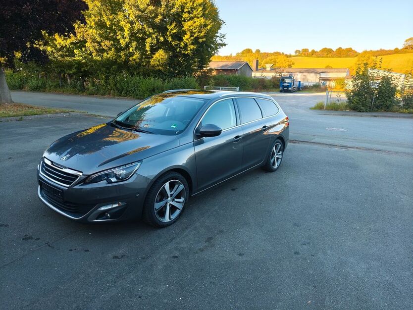 Peugeot 308 94.785 km 10.400 € Büren 33142