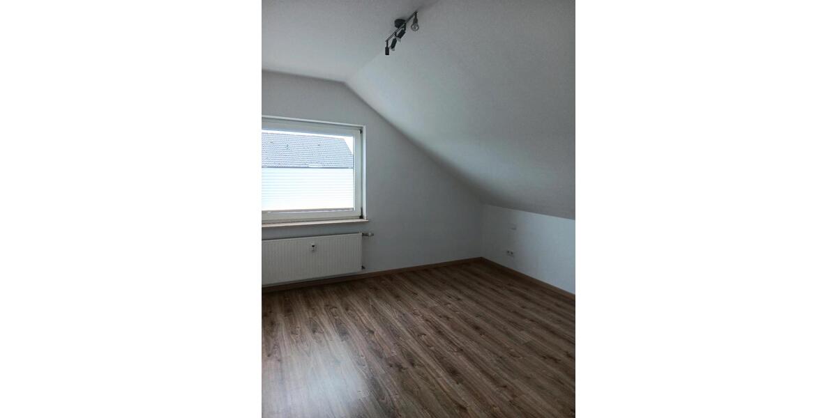 Dachgeschoßwohnung Marsberg - 3 Zimmer, 65 m&sup2;, 500&euro; | Angebot:26045498