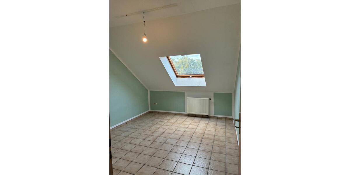 Dachgeschoßwohnung Hövelhof - 4 Zimmer, 101 m&sup2;, 800&euro; | Angebot:27549103