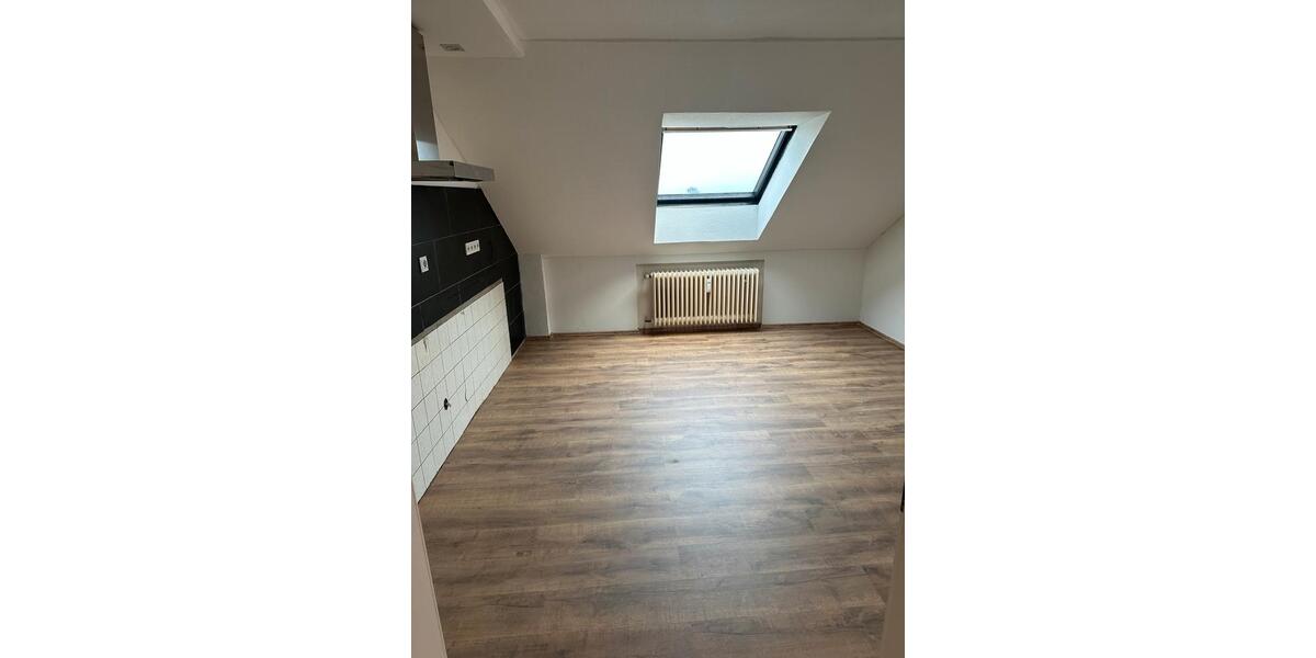 Schöne Helle Dachgeschosswohnung 3 zimmer