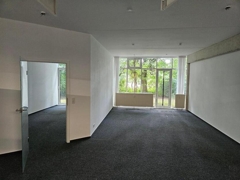 GILDE-Zentrum Detmold: Top geschnittene 60 m² im 2,5-Raum-Büro zimmer