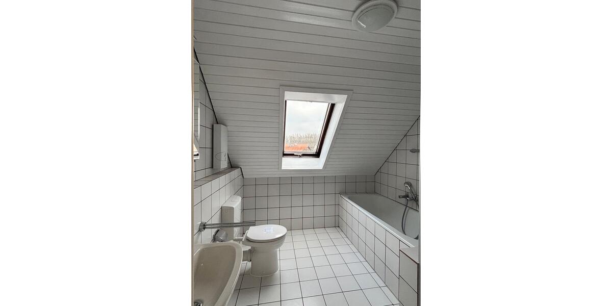 Dachgeschoßwohnung Delbrück - 4 Zimmer, 98 m&sup2;, 1.210&euro; | Angebot:27545422