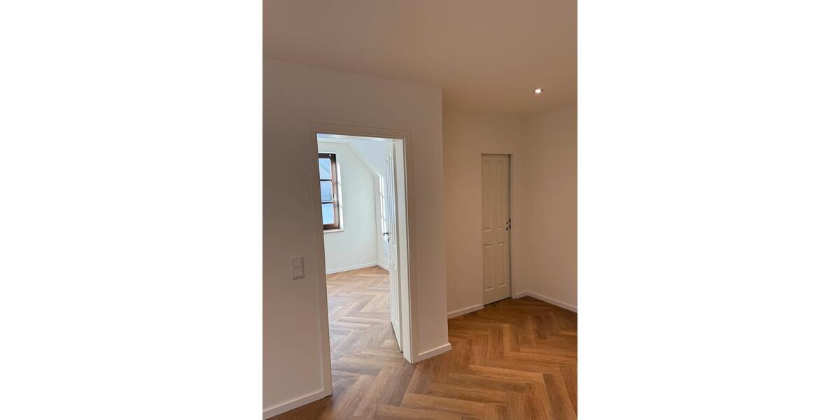 Dachgeschoßwohnung Paderborn - 2.5 Zimmer, 60 m&sup2;, 195.000&euro; | Angebot:27534171