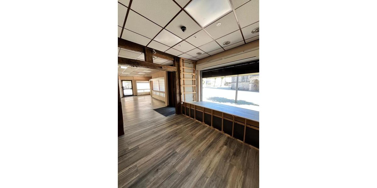 Ladenlokal in 33129 Delbrück 110 m² + 2 Nebenr. zur Vermietung zimmer