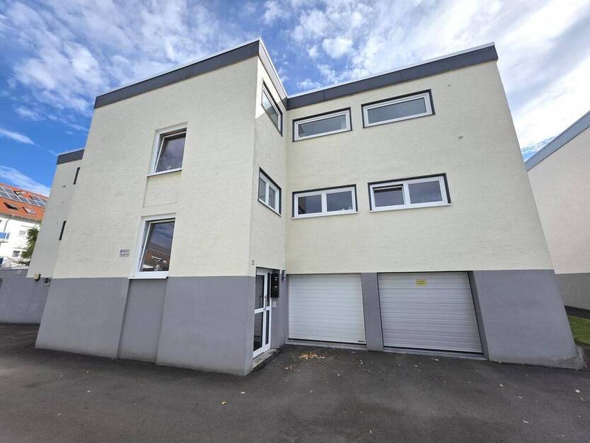 Charmante 3-Zimmer-Wohnung mit Loggia & Garage in Schloß Neuhaus
