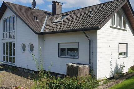 Einfamilien-Wohnhaus mit Einliegerwohnung u. Garagengebäude mit Carport von Detmold-14 km von Augustdorf 1 zimmer