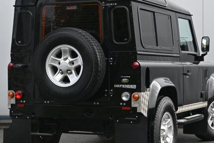 Land Rover Defender 33.175 km 41.880 € Paderborn 33106