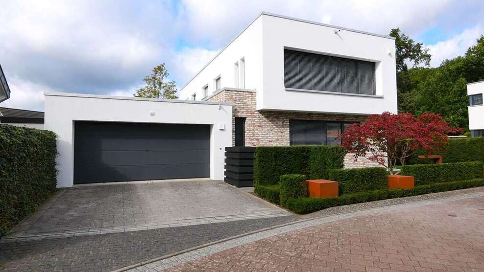 Haus zum Kaufen in Bad Lippspringe 1.350.000 € 230.58 m² 5 zimmer