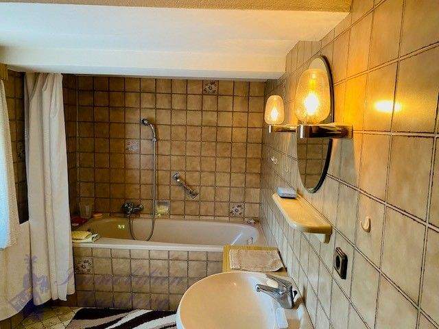 Bauernhaus mit Stall in herrlicher Wohnlage 6 zimmer